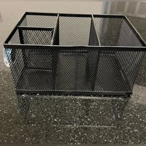 Wire mesh accessory holder